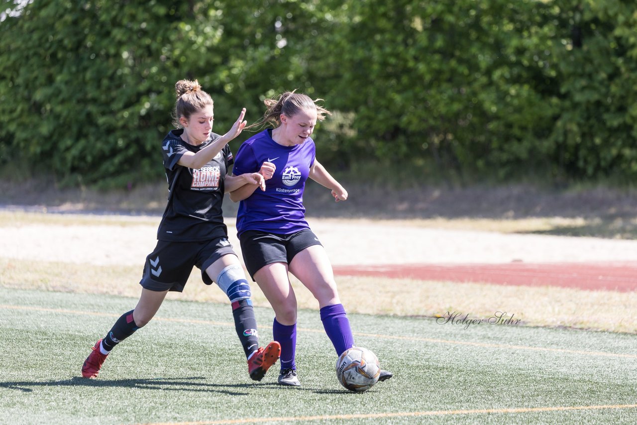 Bild 89 - wBJ SV Henstedt Ulzburg - TuS Rotenhof : Ergebnis: 12:0